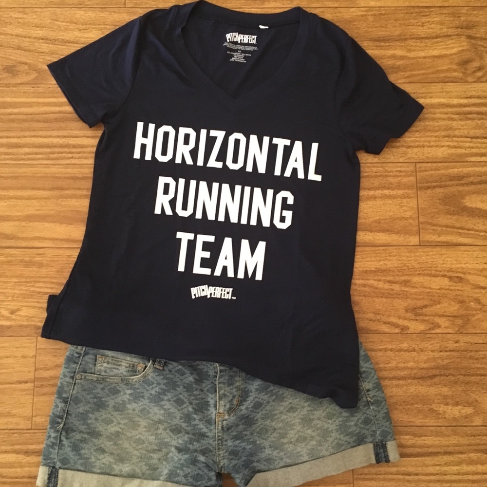 Pitch Perfect V-neck Horizontal Running Team T-shirt Size Xsmall